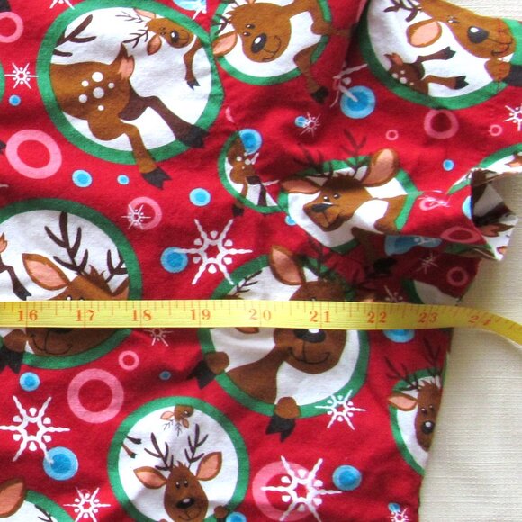 Scrub top winter theme - Picture 8 of 10